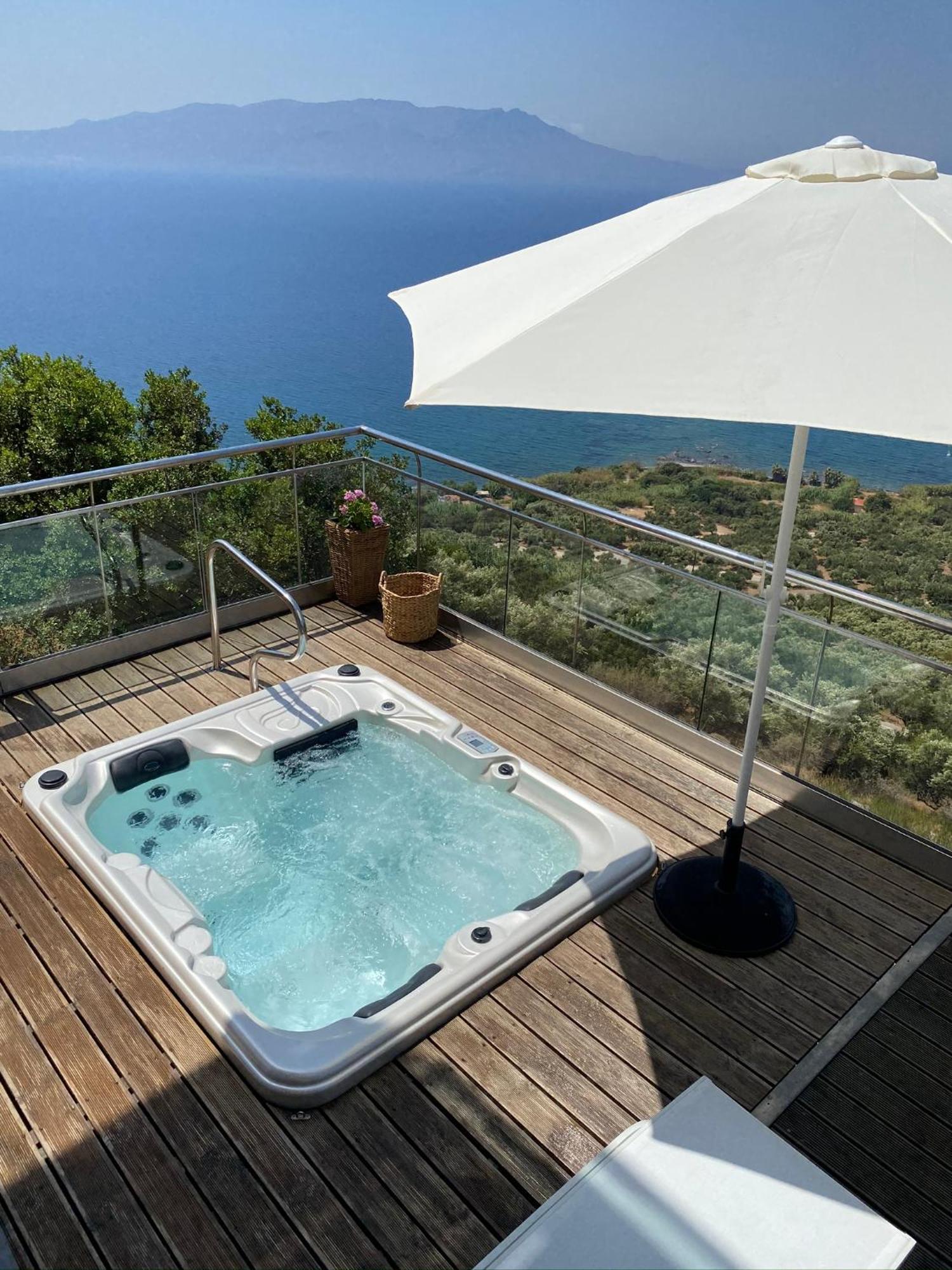 Beachfront Ravdoucha Epavlis Eleni Villa - Pool, Hot Tub, Gym, Sauna, Private Parking, Wifi Chania  Zewnętrze zdjęcie